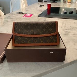 Vintage 35 years old Louis Vittuon envelope hand bag